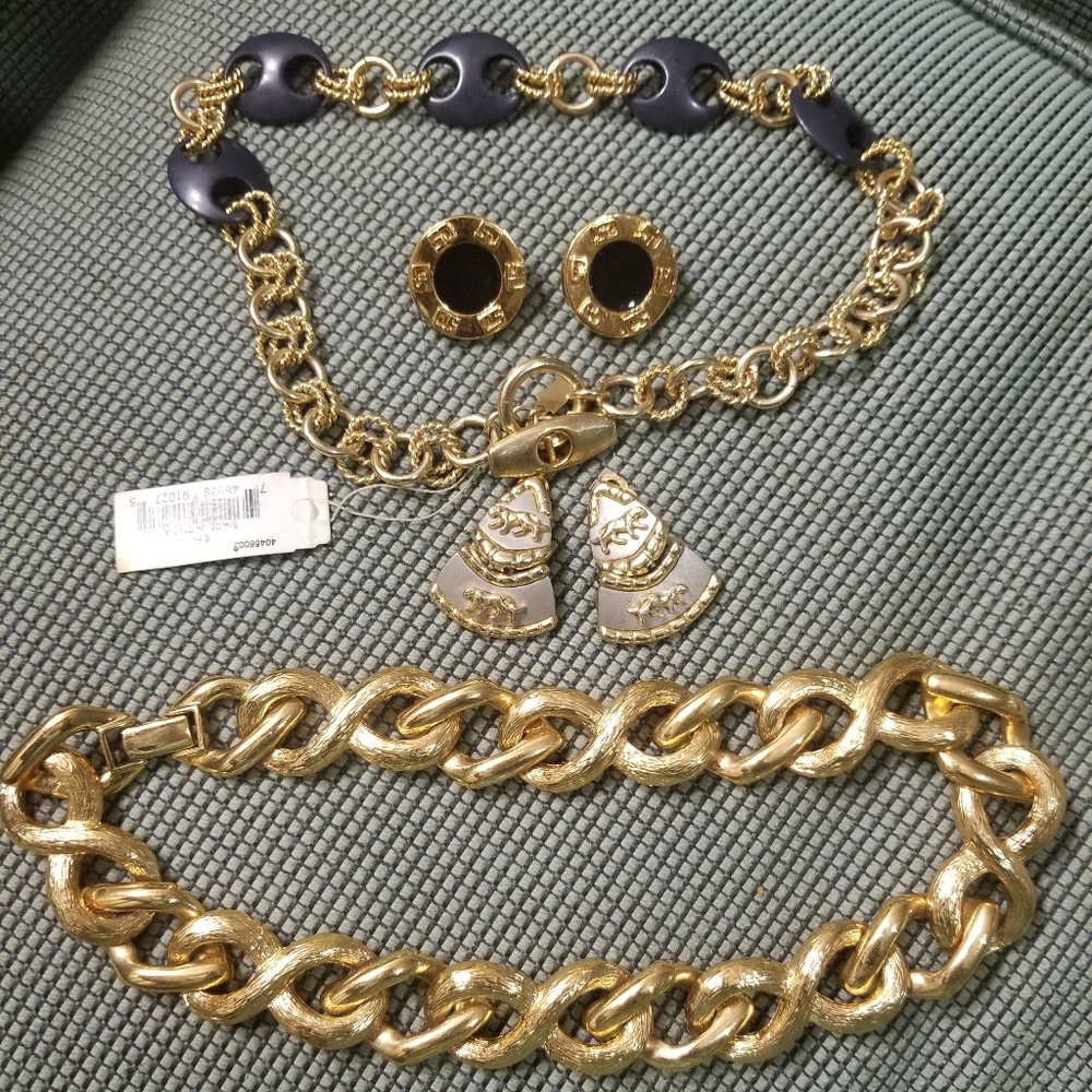 4 piece Vintage jewelry lot